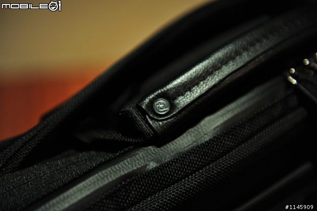 [宅男救星] Booq Cobra Brief L 電腦包
