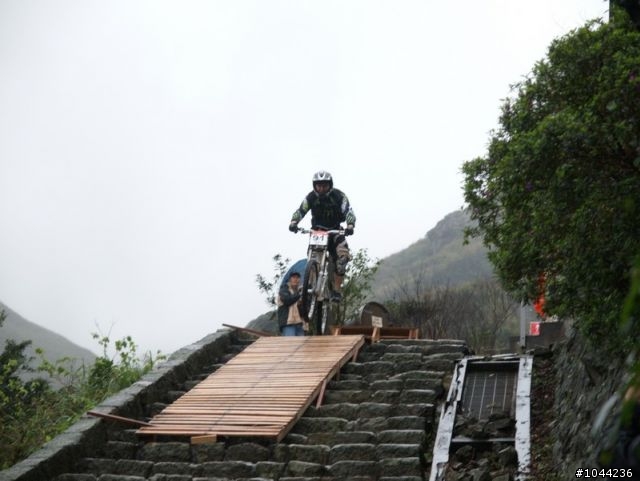 2011/01/08 Specialized 黃金小鎮精英下坡賽 照片