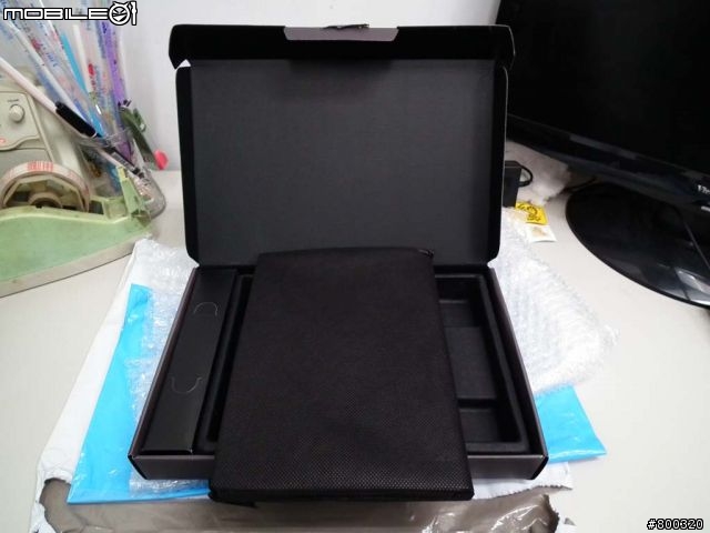 [開箱] 真的只是個筆記本 - ASUS Eee Note EA800 單純開箱分享