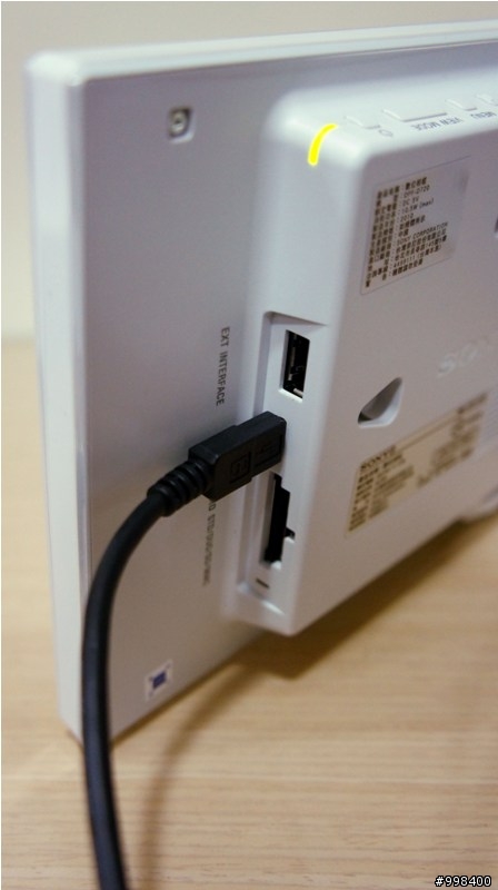 [開箱文]將回憶放進純白的畫框，SONY DPF-D720數位相框