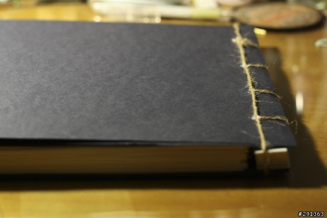 [自製] 線裝本 iPad 套（不知有沒有保護功能）