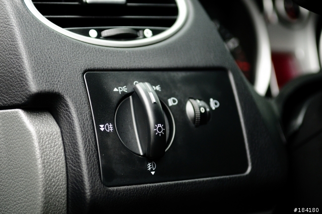 [開箱]Ford Focus 4D 豪華版