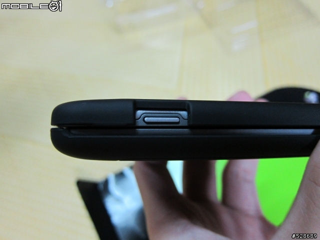 Derise z HTC原廠保護套