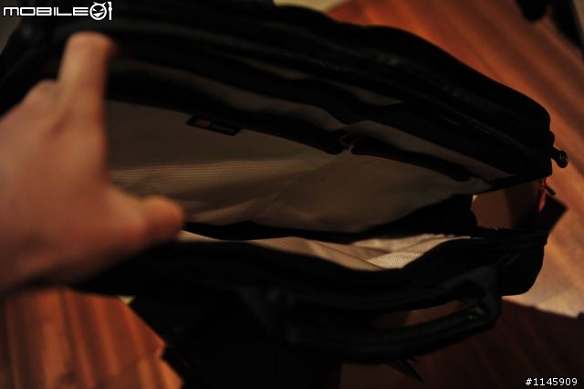 [宅男救星] Booq Cobra Brief L 電腦包