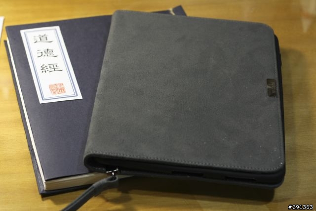 [自製] 線裝本 iPad 套（不知有沒有保護功能）