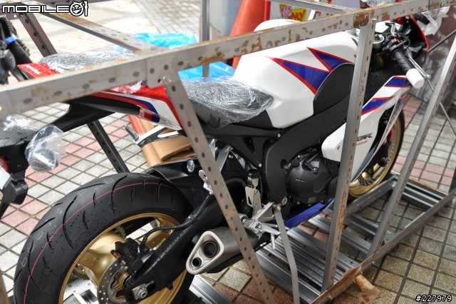 [低調的華麗] (照片更新)HONDA CBR1000RR HRC彩繪版