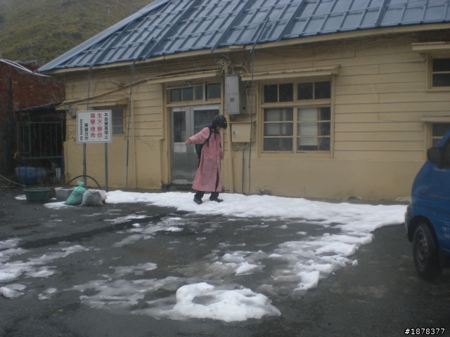 1/21 終於衝上去合歡山 武嶺了   都是雪