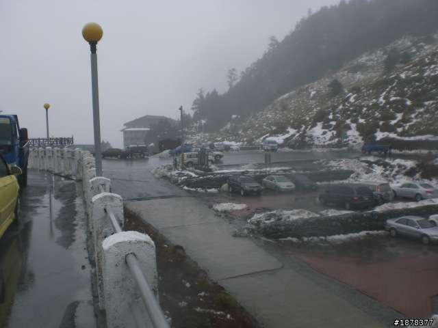 1/21 終於衝上去合歡山 武嶺了   都是雪