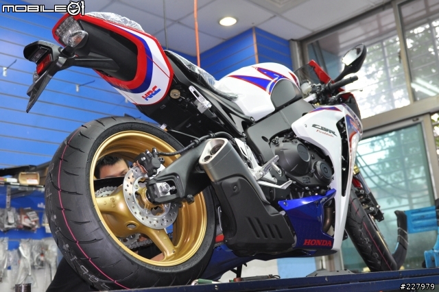 [低調的華麗] (照片更新)HONDA CBR1000RR HRC彩繪版