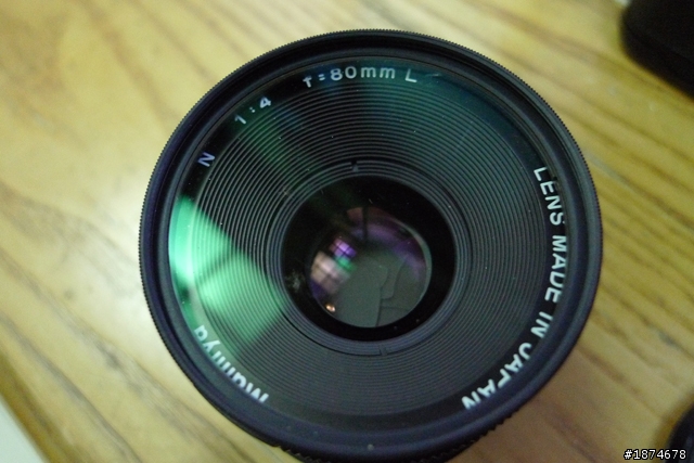 可請幫忙估照片中的mamiya 7ii 值多少錢嗎??