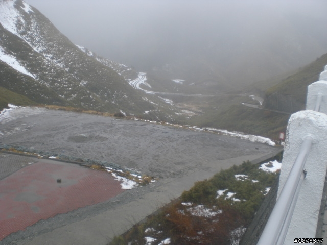 1/21 終於衝上去合歡山 武嶺了   都是雪