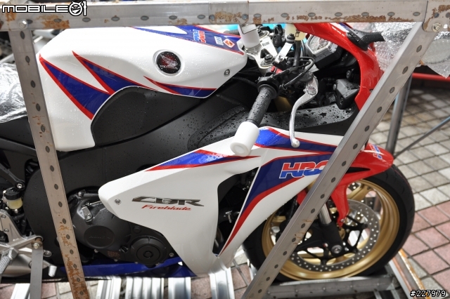 [低調的華麗] (照片更新)HONDA CBR1000RR HRC彩繪版