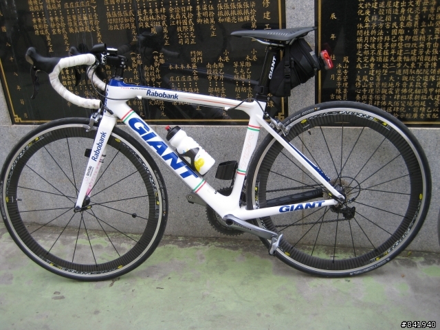 葉董團公路車集合(18樓新增車友的彩繪公路車坐墊)