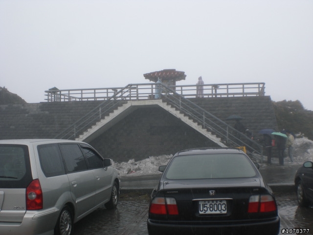 1/21 終於衝上去合歡山 武嶺了   都是雪