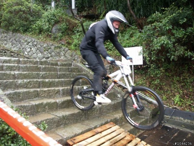 2011/01/08 Specialized 黃金小鎮精英下坡賽 照片