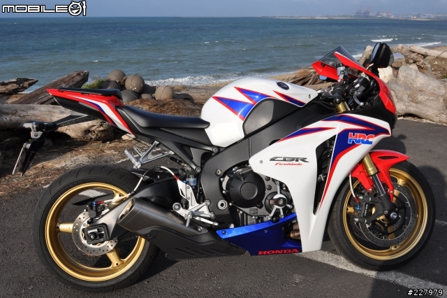 [低調的華麗] (照片更新)HONDA CBR1000RR HRC彩繪版