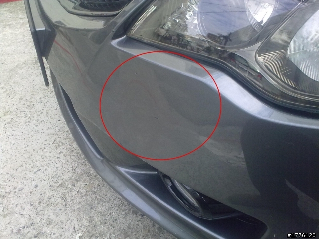 CIVIC 8前保桿被A到