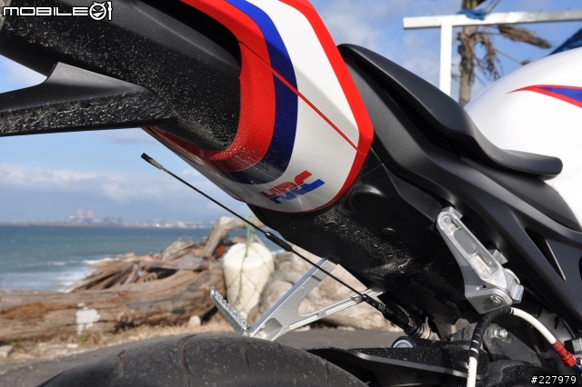 [低調的華麗] (照片更新)HONDA CBR1000RR HRC彩繪版