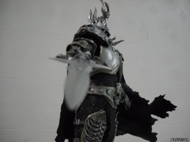 [純粹分享不專業開箱文]魔獸世界 巫妖王PVC可動人形 + 霜之哀傷