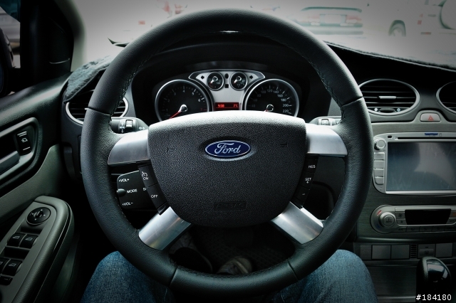 [開箱]Ford Focus 4D 豪華版