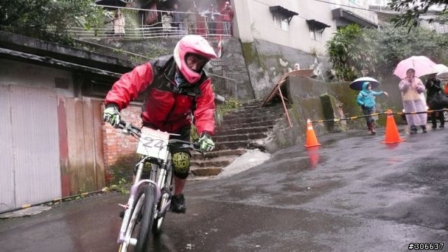 台灣首屆城市下坡賽"黃金小鎮菁英下坡賽"全記錄