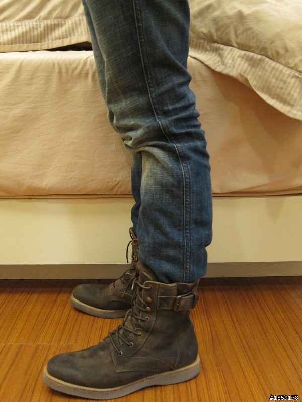 Allsaints 靴子。內外兼具。