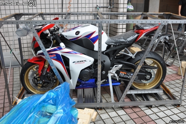[低調的華麗] (照片更新)HONDA CBR1000RR HRC彩繪版