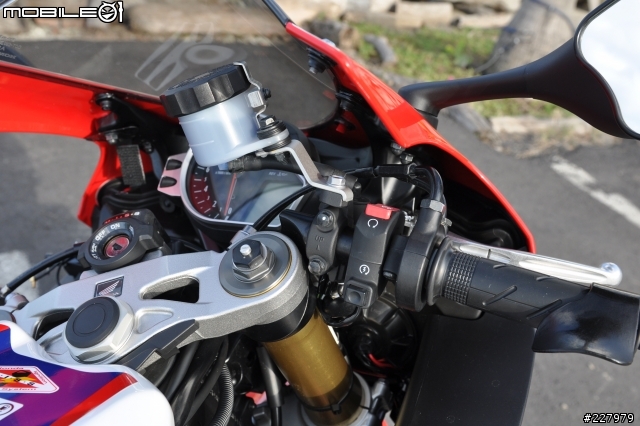 [低調的華麗] (照片更新)HONDA CBR1000RR HRC彩繪版