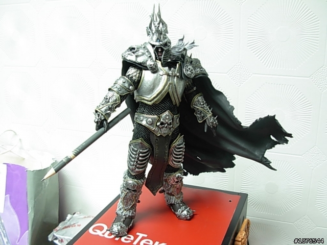 [純粹分享不專業開箱文]魔獸世界 巫妖王PVC可動人形 + 霜之哀傷