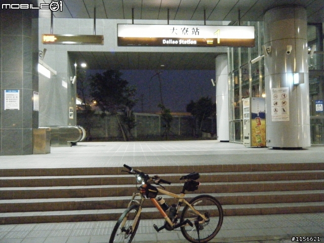 高雄市捷運紅線和橘線各站巡禮