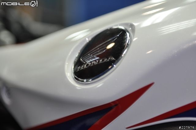 [低調的華麗] (照片更新)HONDA CBR1000RR HRC彩繪版