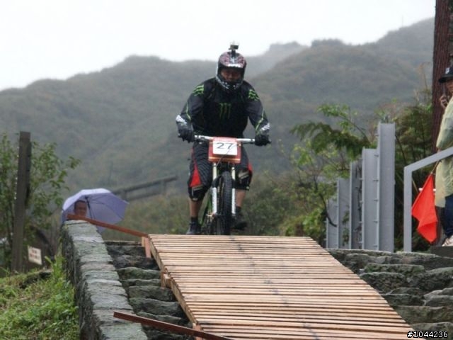 2011/01/08 Specialized 黃金小鎮精英下坡賽 照片