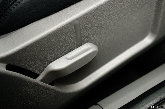 [開箱]Ford Focus 4D 豪華版