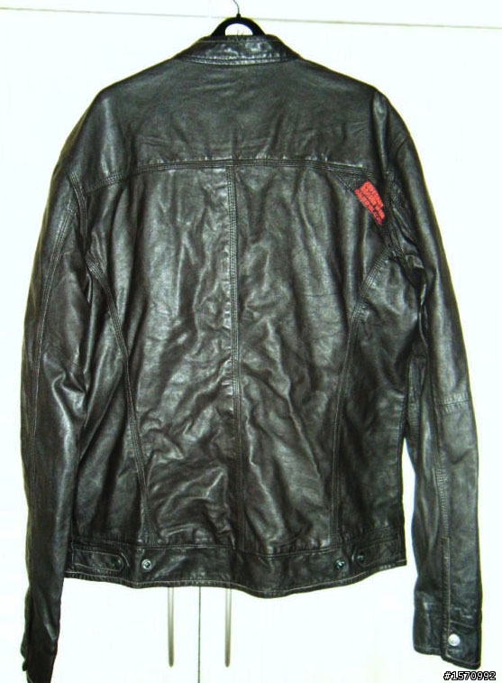 請前輩幫忙尋找 此款SUPERDRY  皮衣何處買