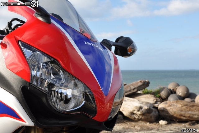 [低調的華麗] (照片更新)HONDA CBR1000RR HRC彩繪版