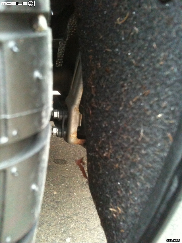 新車底盤左後輪處支架長鏽斑?