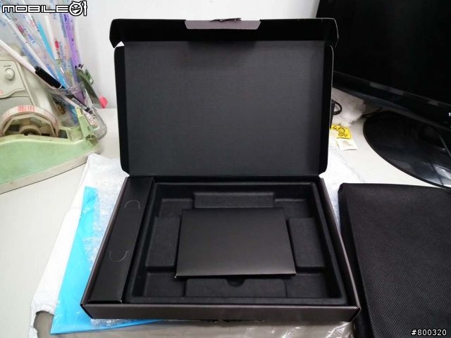 [開箱] 真的只是個筆記本 - ASUS Eee Note EA800 單純開箱分享