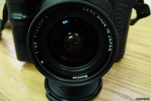 可請幫忙估照片中的mamiya 7ii 值多少錢嗎??