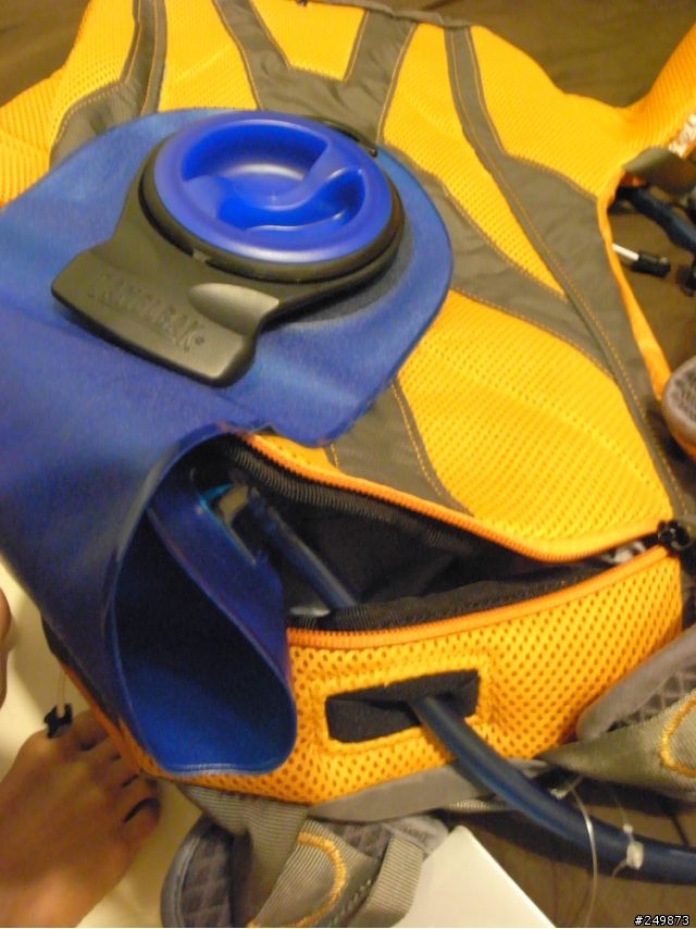 CamelBak Octane 18X 2010 +水壺~(圖多)