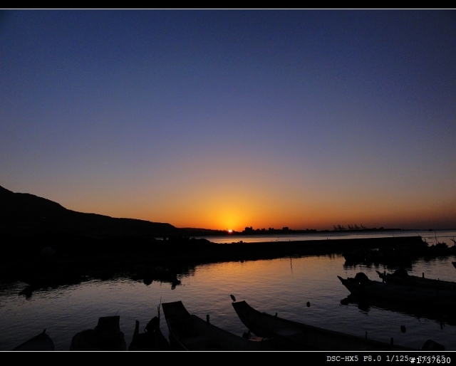 2010年最後一次以及2011年第一天的淡水夕照（使用相機HX5）