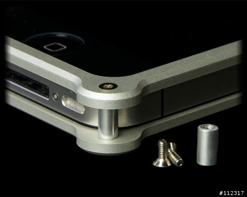 超屌全鋁質iPhone 4保護殼，何時DEFY也有的穿！