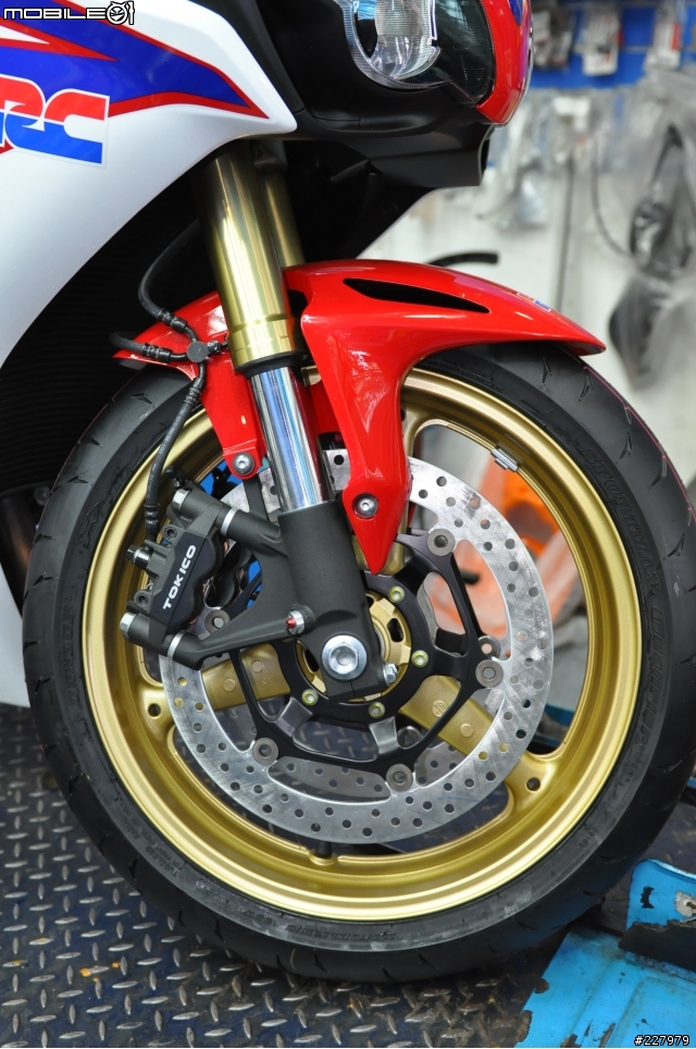 [低調的華麗] (照片更新)HONDA CBR1000RR HRC彩繪版