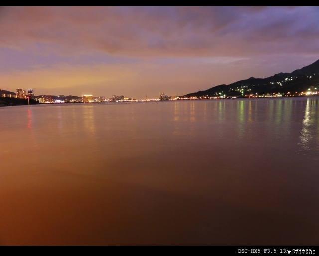 2010年最後一次以及2011年第一天的淡水夕照（使用相機HX5）
