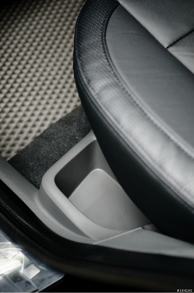 [開箱]Ford Focus 4D 豪華版
