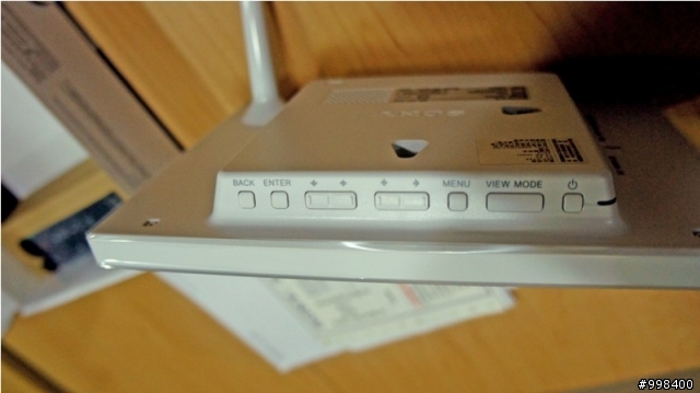 [開箱文]將回憶放進純白的畫框，SONY DPF-D720數位相框