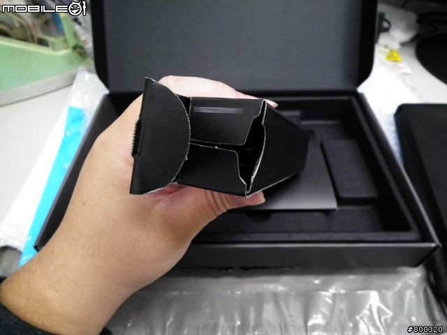 [開箱] 真的只是個筆記本 - ASUS Eee Note EA800 單純開箱分享