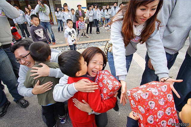 [圖多] 無限歡樂無限愛 MAZDA ZOOM ZOOM HUG 第二回 梅園國小圍爐去~~