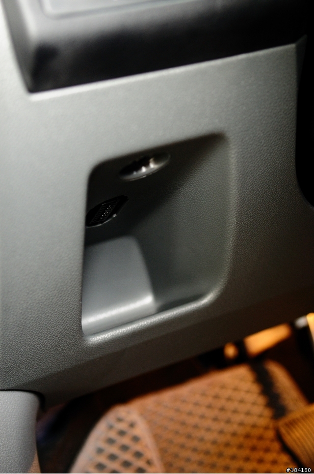 [開箱]Ford Focus 4D 豪華版