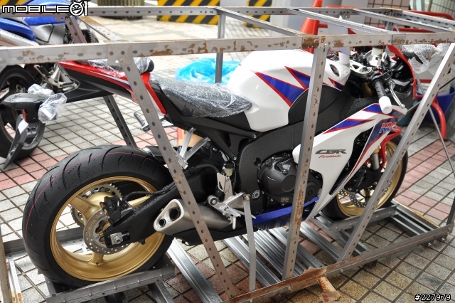 [低調的華麗] (照片更新)HONDA CBR1000RR HRC彩繪版