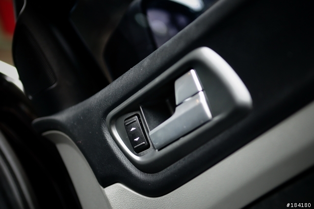 [開箱]Ford Focus 4D 豪華版